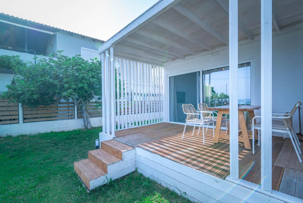 Thea Eco Suites Nea Kallikrateia Bagian luar foto